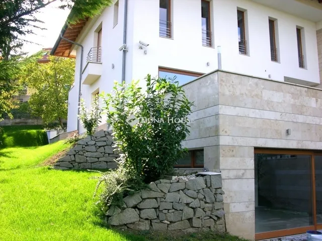 Eladó ház Budapest III. kerület 701 nm