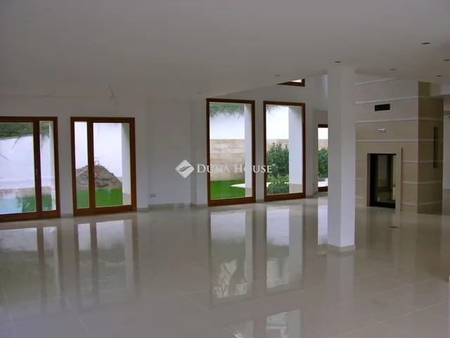 Eladó ház Budapest III. kerület 701 nm