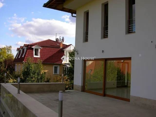 Eladó ház Budapest III. kerület 701 nm