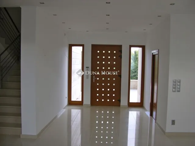 Eladó ház Budapest III. kerület 701 nm