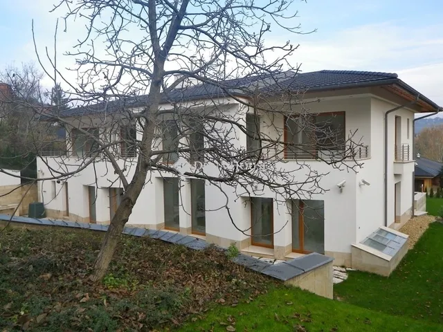 Eladó ház Budapest III. kerület 701 nm