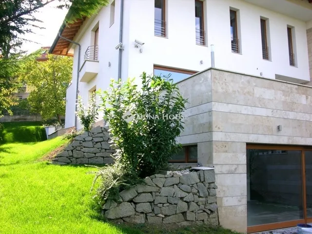 Eladó ház Budapest III. kerület 701 nm