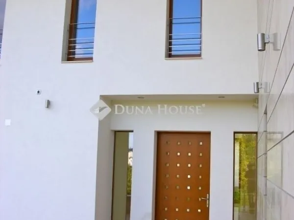 Eladó ház Budapest III. kerület 701 nm