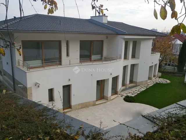 Eladó ház Budapest III. kerület 701 nm