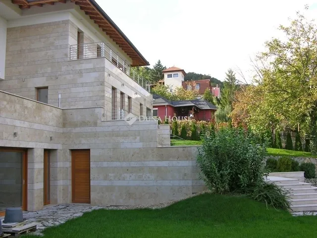 Eladó ház Budapest III. kerület 701 nm