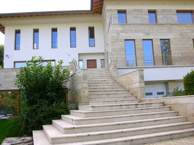 Eladó ház Budapest III. kerület 701 nm