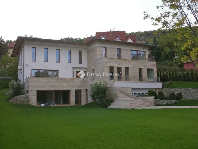 Eladó ház Budapest III. kerület 701 nm