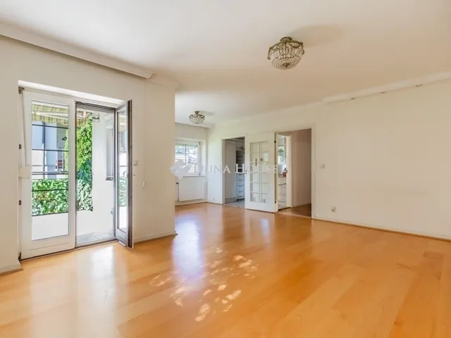 Eladó ház Budapest II. kerület, Pálvölgy 210 nm