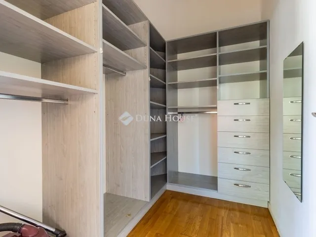 Eladó ház Budapest II. kerület, Pálvölgy 210 nm