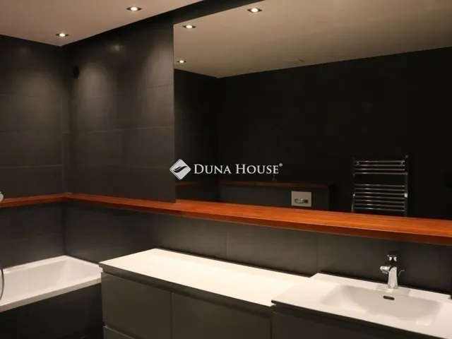 Eladó lakás Budapest III. kerület 166 nm