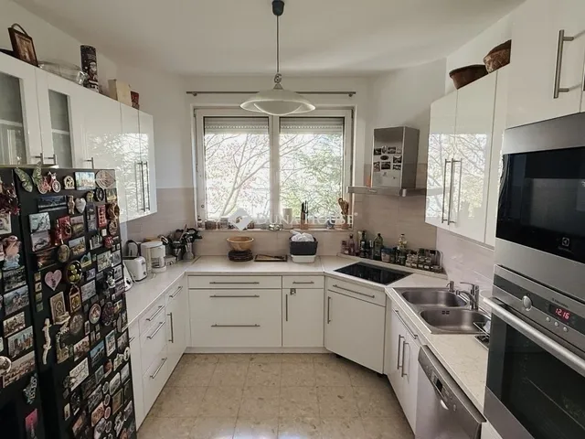 Eladó ház Budapest XI. kerület 300 nm