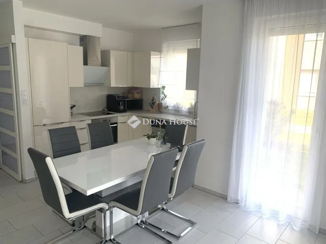 Eladó lakás Vác 80 nm