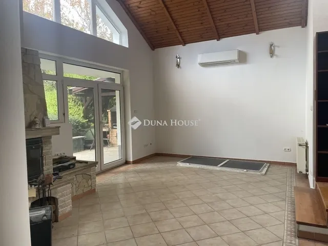 Eladó ház Érd 255 nm