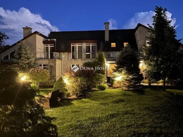 Eladó ház Érd 265 nm