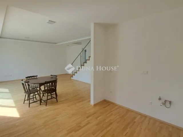 Eladó lakás Budapest III. kerület 188 nm