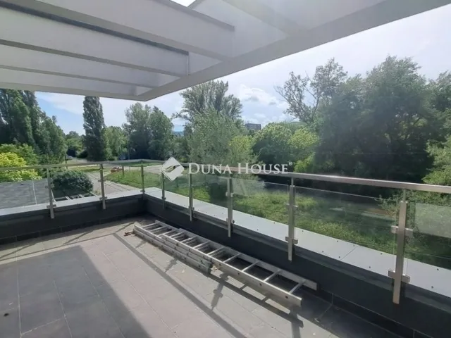 Eladó lakás Budapest III. kerület 188 nm