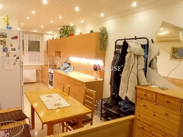 Eladó lakás Budapest III. kerület 74 nm