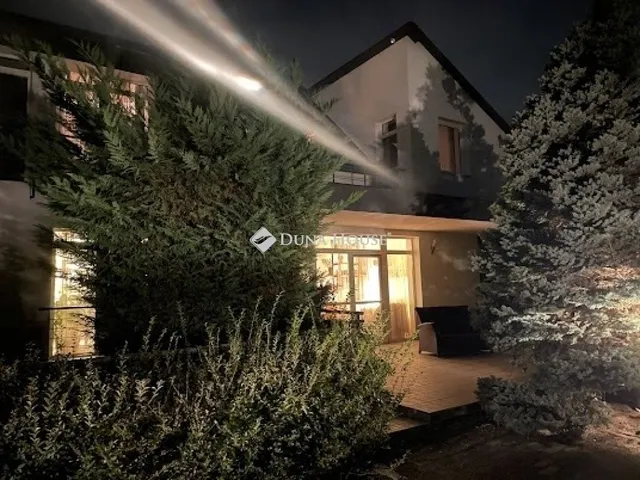 Eladó ház Érd 265 nm