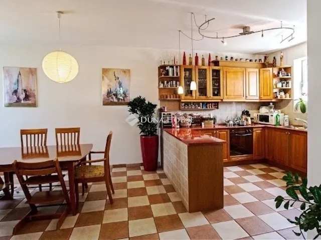 Eladó ház Érd 265 nm