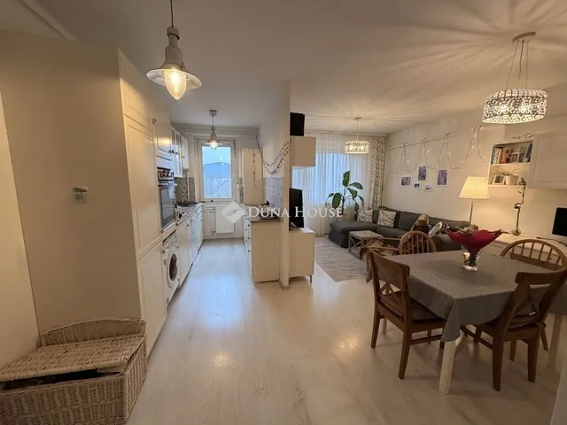 Eladó lakás Budapest III. kerület, Kaszásdűlő 73 nm