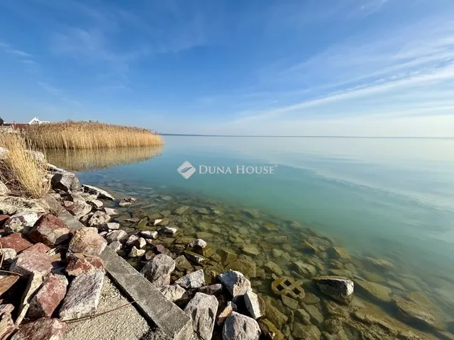Eladó telek Balatonkenese 21500 nm