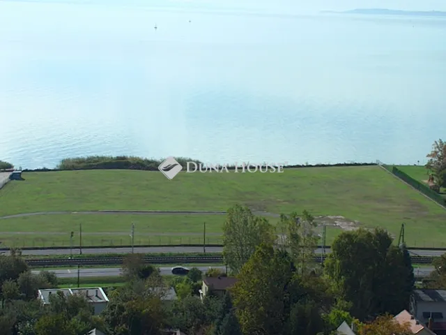 Eladó telek Balatonkenese 21500 nm
