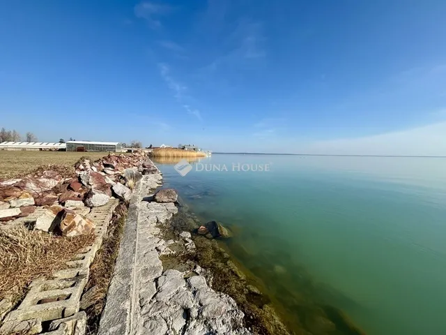 Eladó telek Balatonkenese 21500 nm