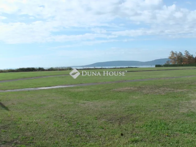 Eladó telek Balatonkenese 21500 nm