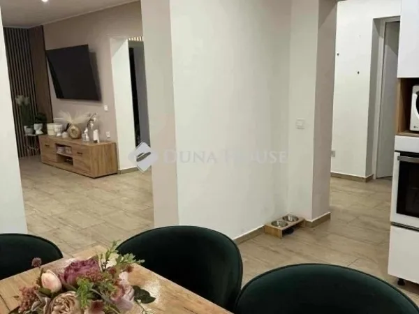 Eladó ház Halásztelek 300 nm