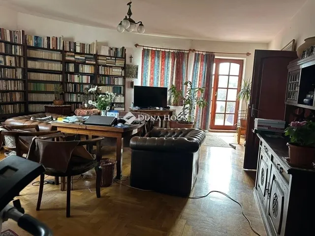 Eladó ház Budapest II. kerület, Máriaremete 392 nm