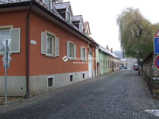 Eladó ház Esztergom 325 nm