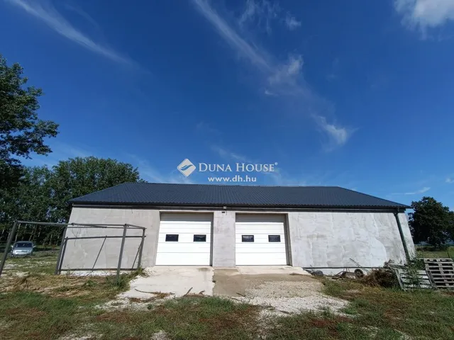 Eladó kereskedelmi és ipari ingatlan Pilismarót 228 nm