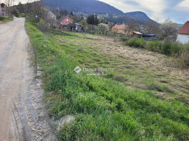 Eladó telek Esztergom 1297 nm