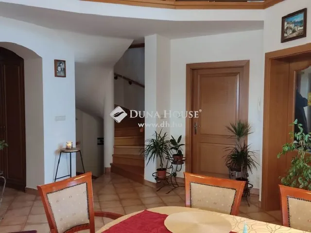 Eladó ház Esztergom 450 nm