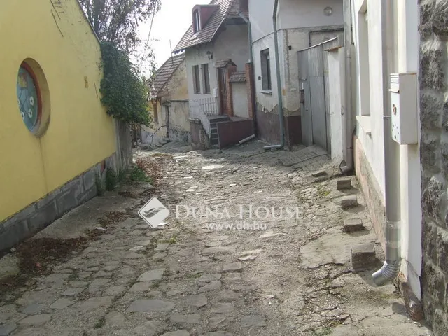 Eladó telek Esztergom 208 nm