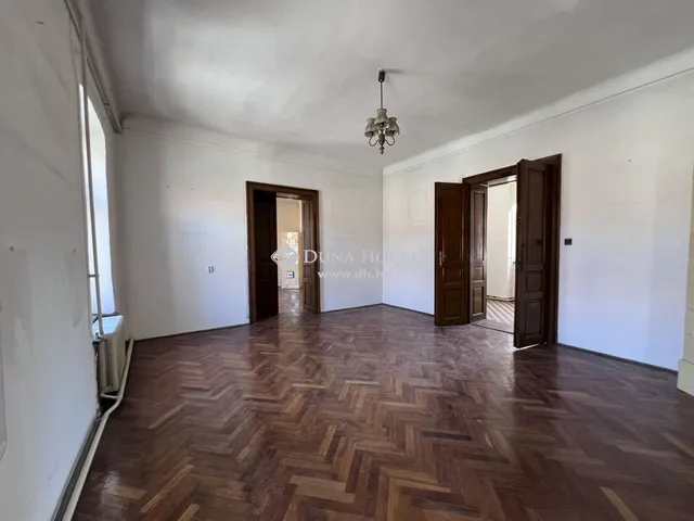 Eladó ház Esztergom 360 nm