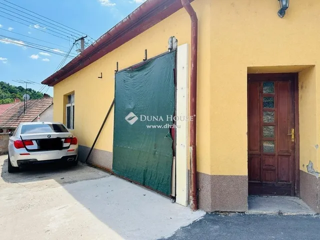 Eladó ház Kesztölc 260 nm