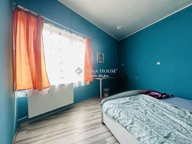 Eladó ház Kesztölc 260 nm