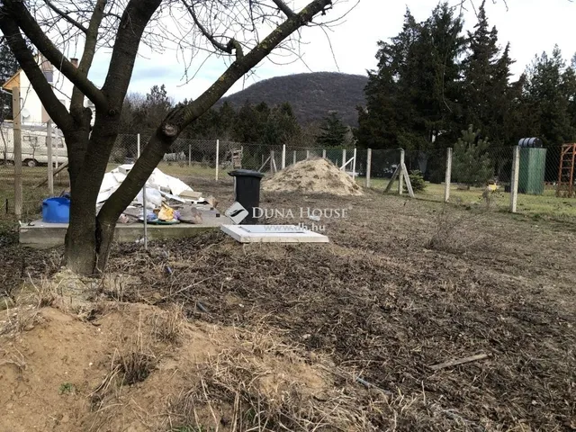 Eladó telek Esztergom 580 nm