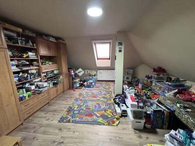 Eladó ház Nyergesújfalu 200 nm