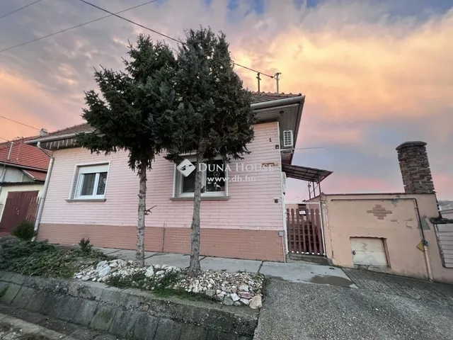 Eladó ház Nyergesújfalu 200 nm