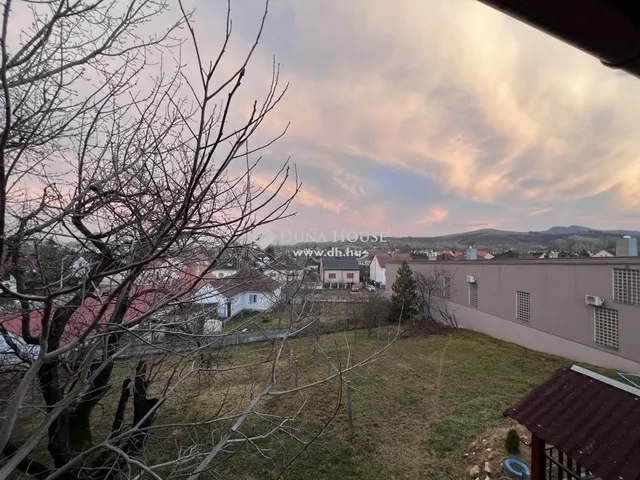 Eladó ház Nyergesújfalu 200 nm