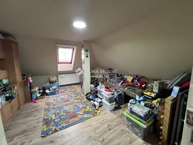 Eladó ház Nyergesújfalu 200 nm