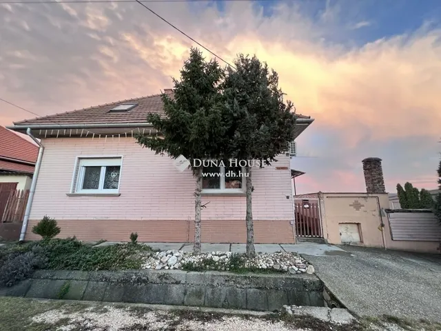 Eladó ház Nyergesújfalu 200 nm