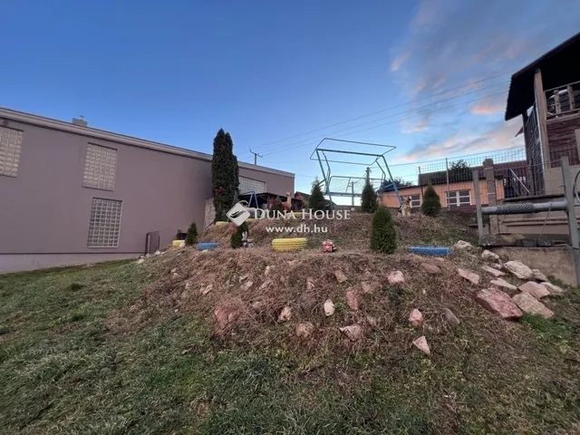 Eladó ház Nyergesújfalu 200 nm