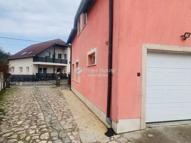 Eladó ház Bajót 200 nm