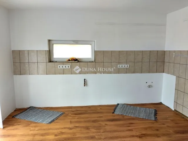 Eladó ház Piliscsév 224 nm
