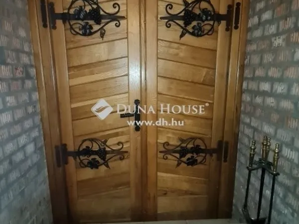Eladó ház Kesztölc 221 nm