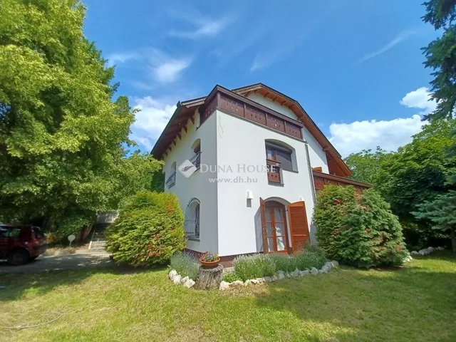 Eladó ház Kesztölc 221 nm