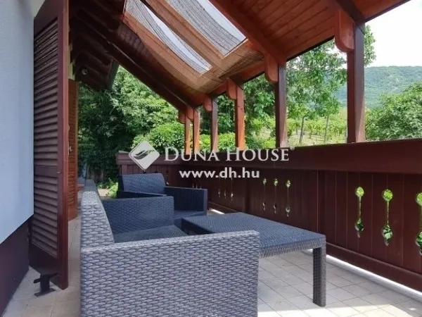 Eladó ház Kesztölc 221 nm